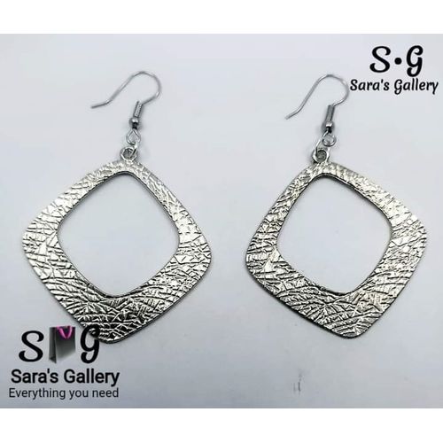 Light and elegant stainless steel earring